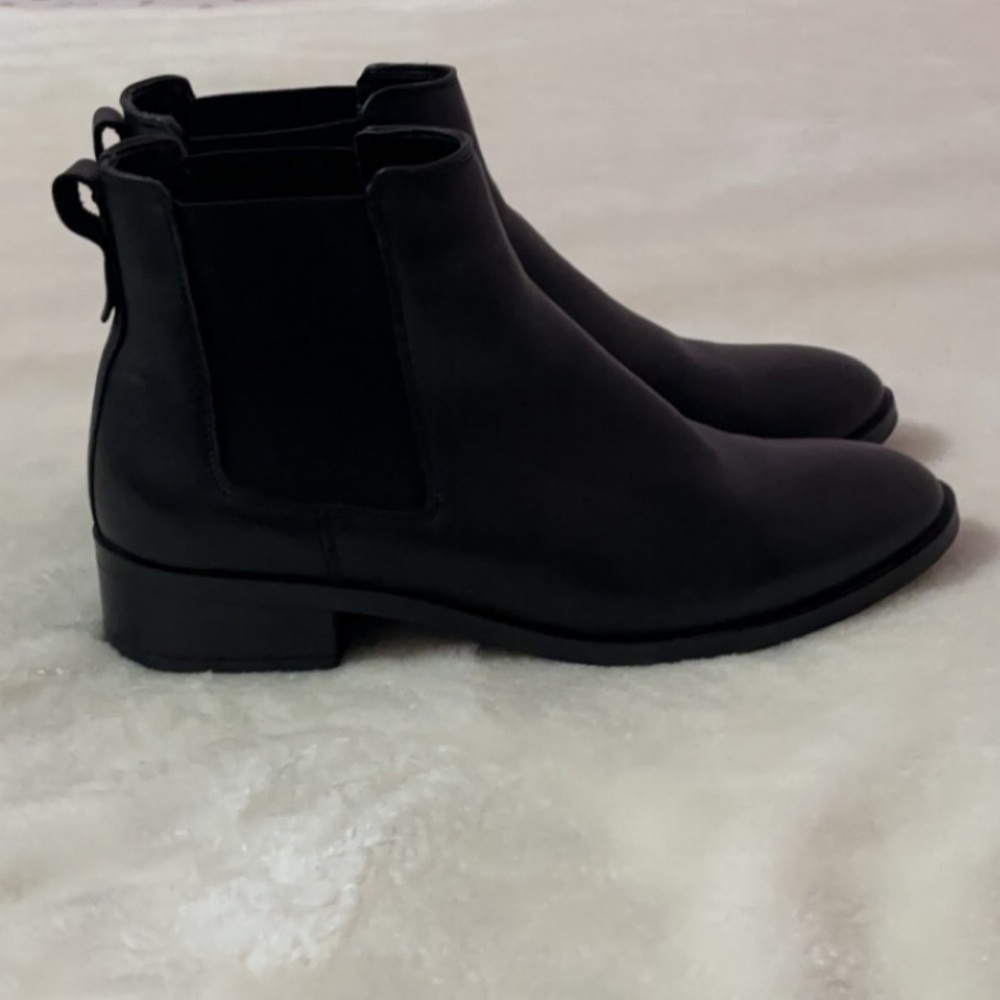 Aldo Black Chelsea Boot - Picture 4 of 11